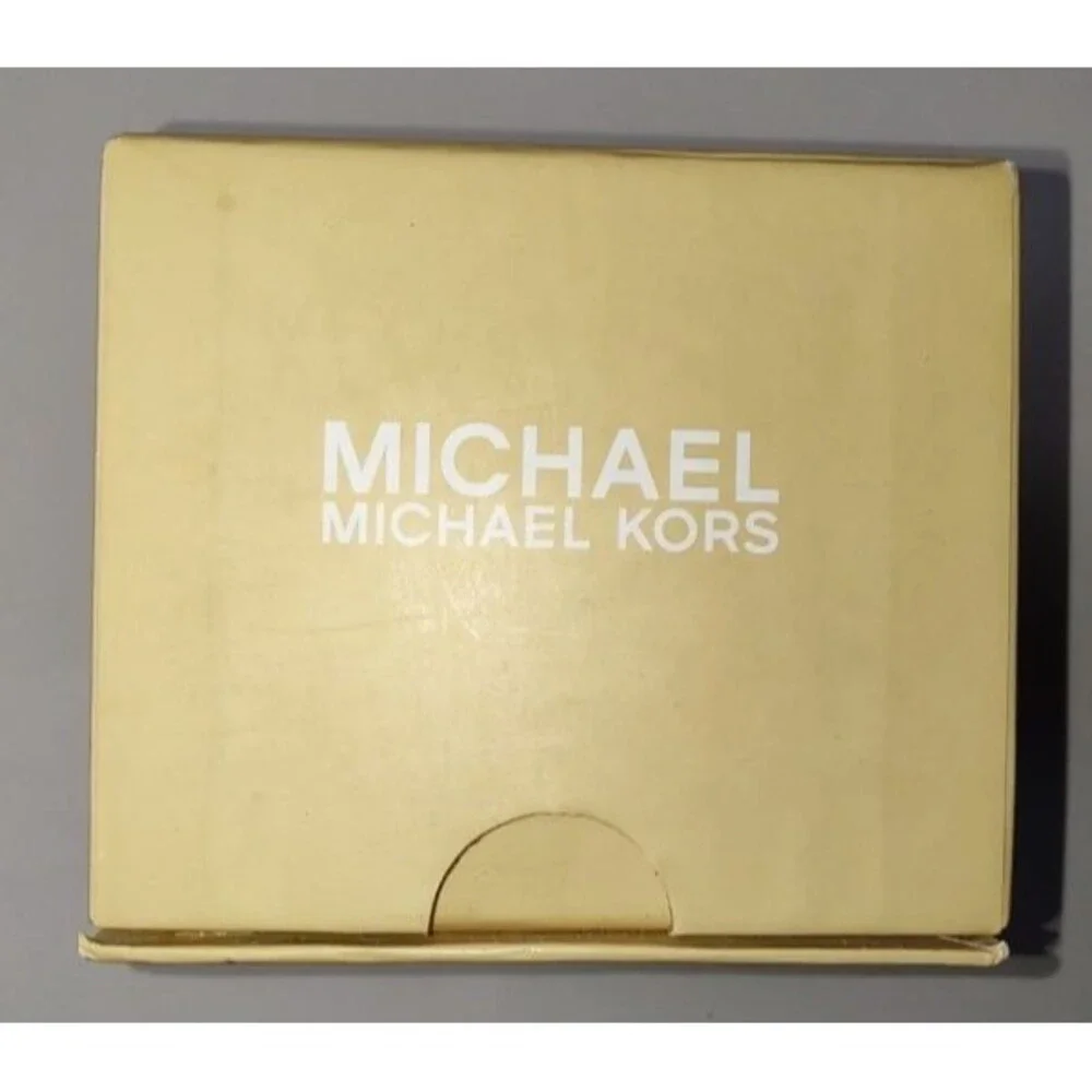 New in box Michael Kors Men's Beautiful Blue Silk Paisley Tie
